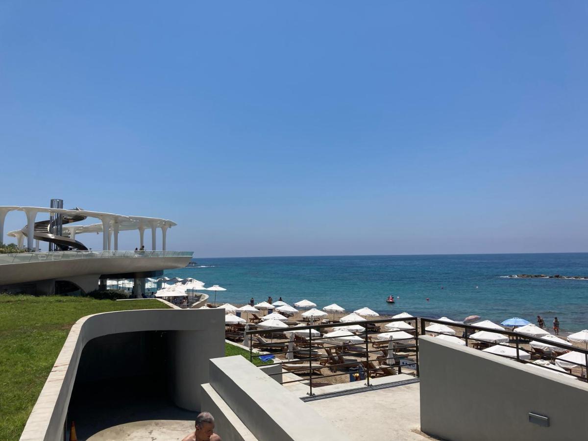 Sun Julz Apartments On The Beach Paphos ภายนอก รูปภาพ