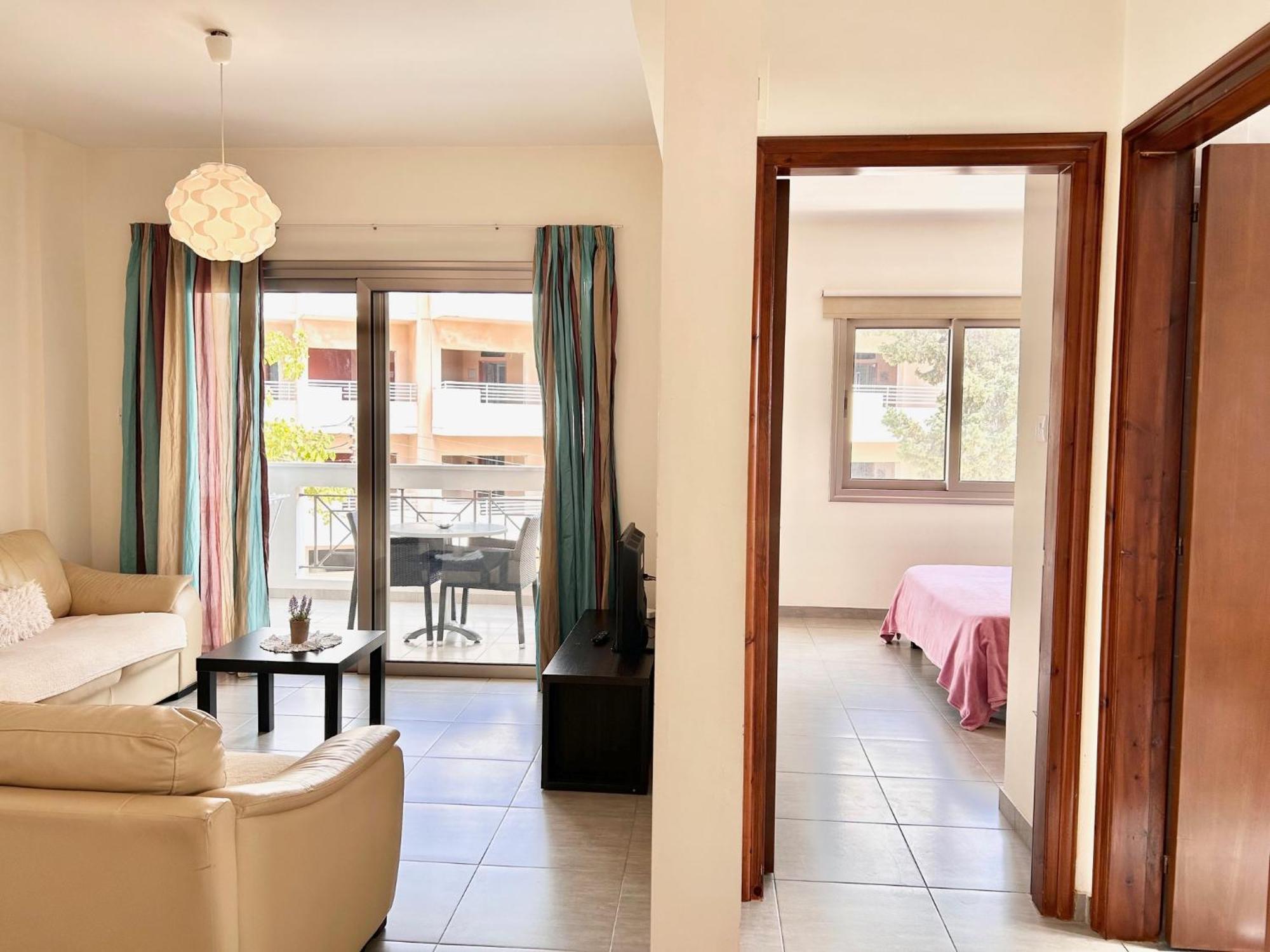 Sun Julz Apartments On The Beach Paphos ภายนอก รูปภาพ