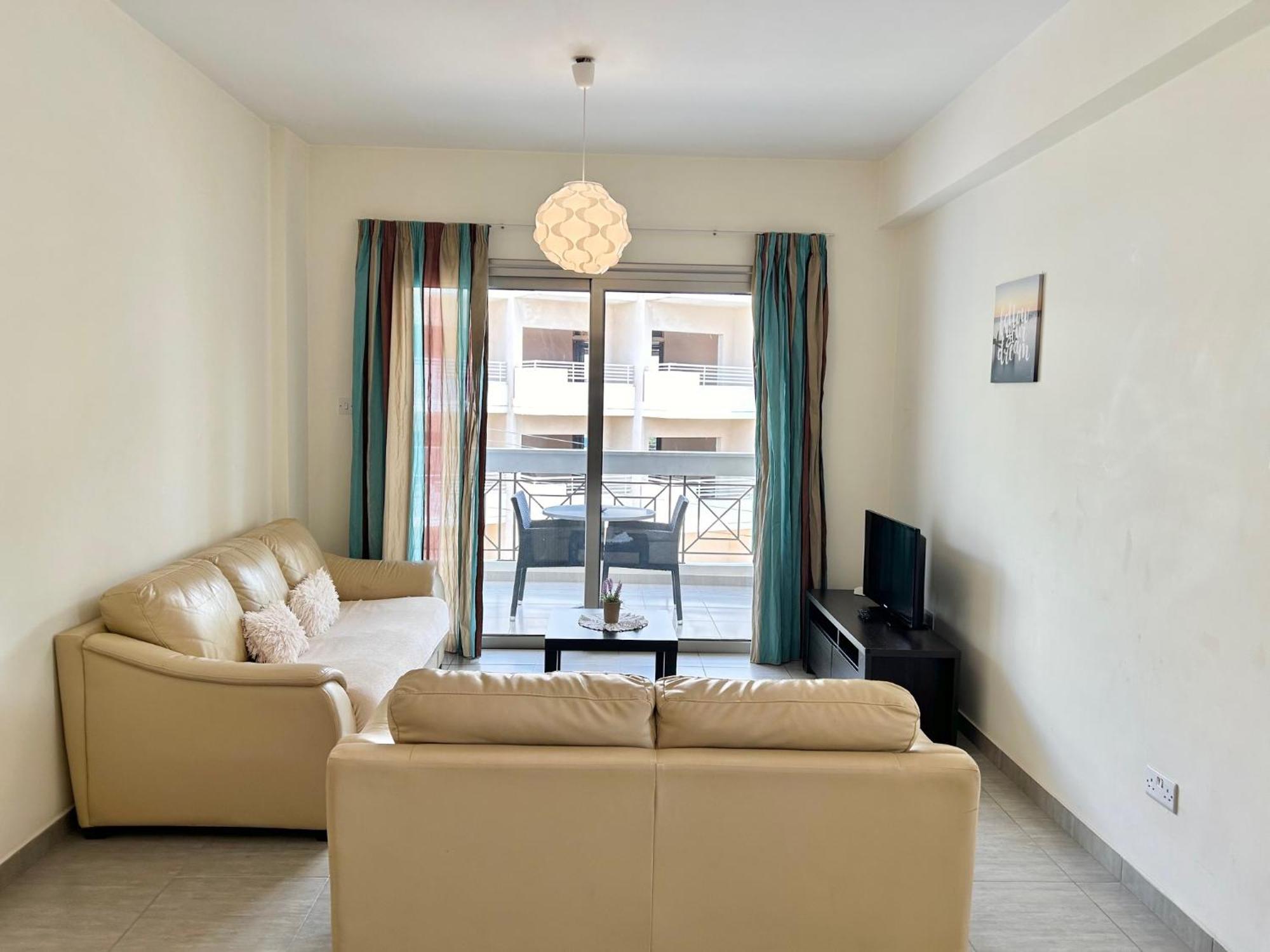 Sun Julz Apartments On The Beach Paphos ภายนอก รูปภาพ
