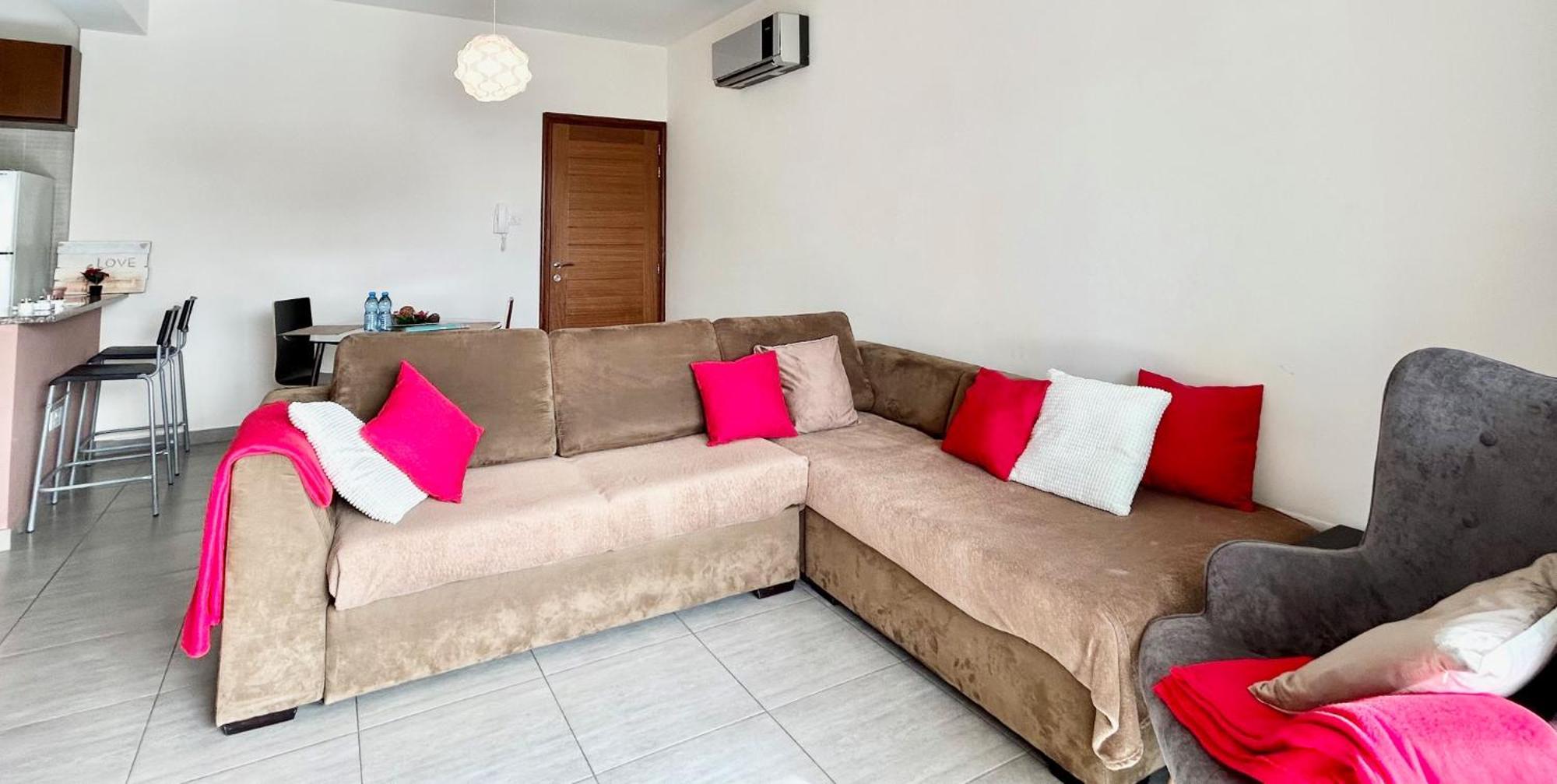 Sun Julz Apartments On The Beach Paphos ภายนอก รูปภาพ