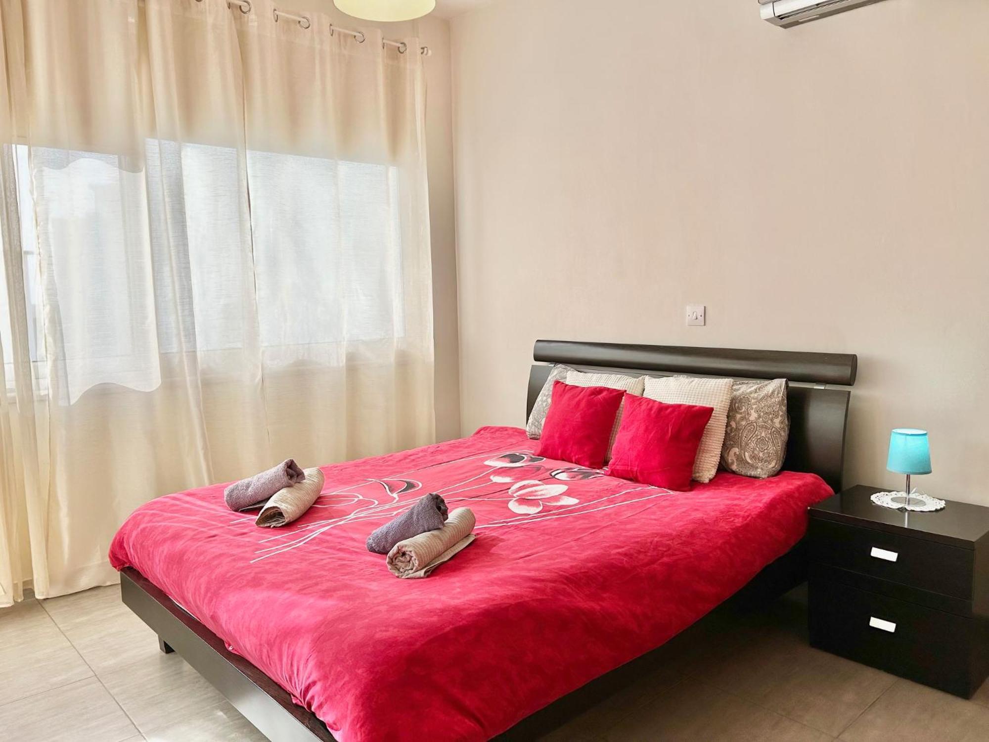 Sun Julz Apartments On The Beach Paphos ภายนอก รูปภาพ