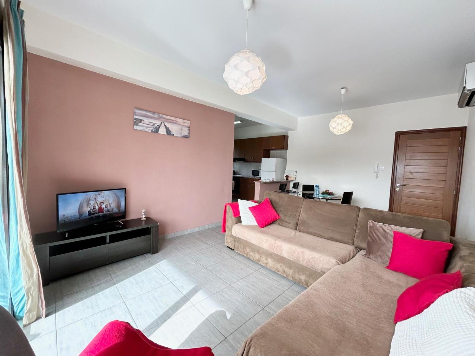 Sun Julz Apartments On The Beach Paphos ภายนอก รูปภาพ