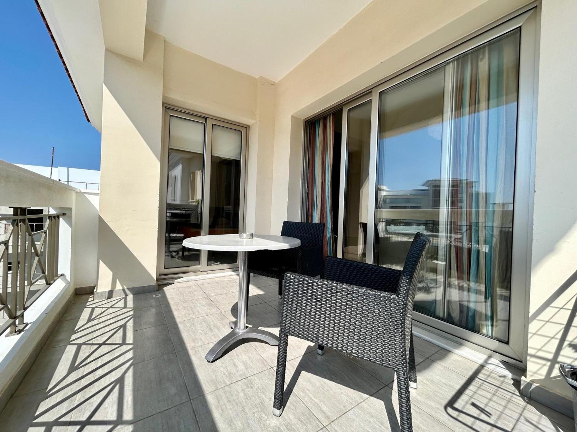 Sun Julz Apartments On The Beach Paphos ภายนอก รูปภาพ