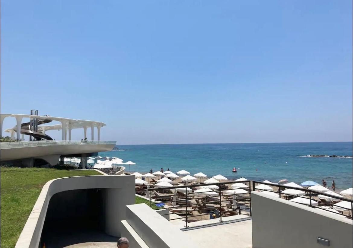 Sun Julz Apartments On The Beach Paphos ภายนอก รูปภาพ