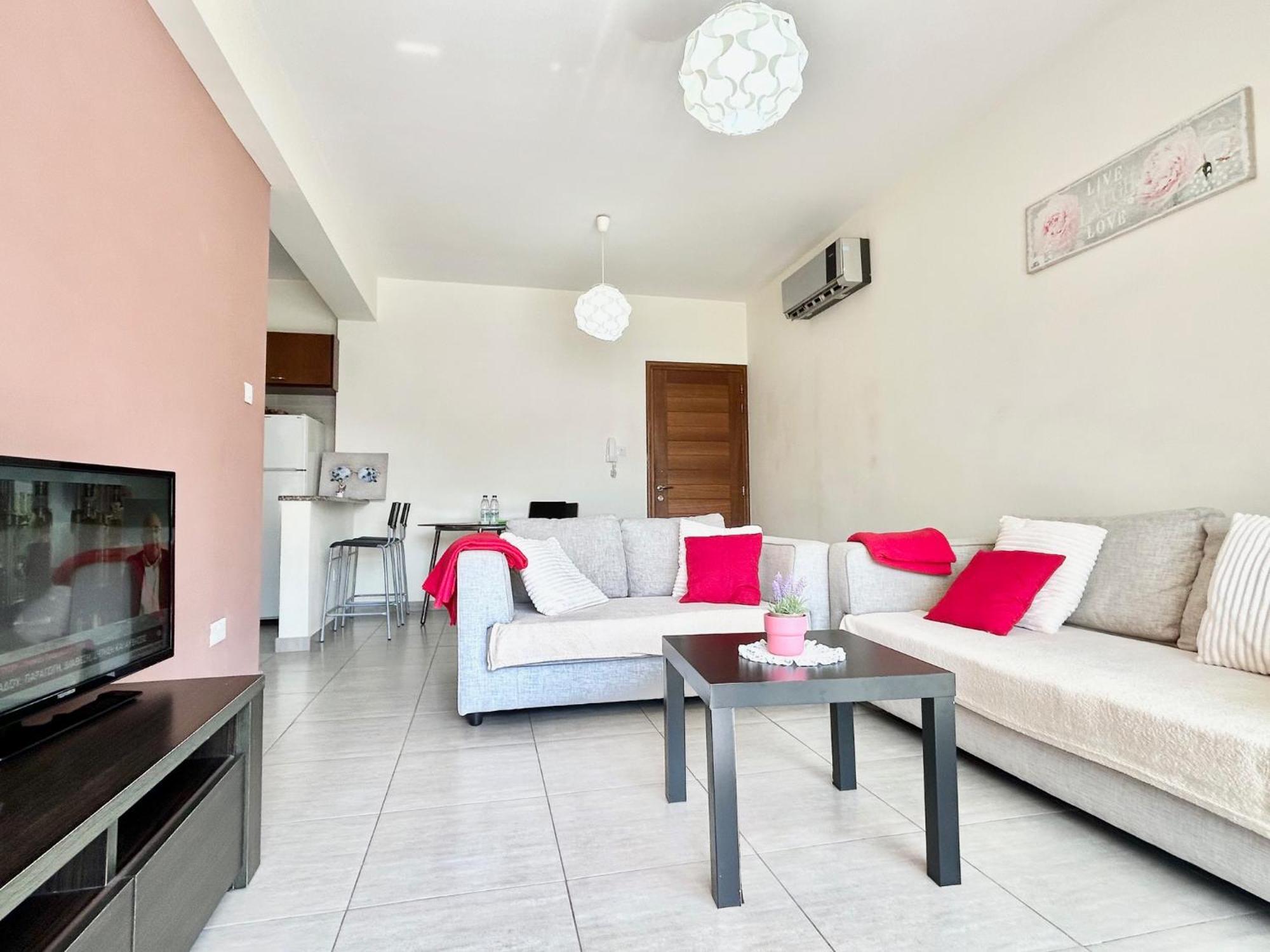 Sun Julz Apartments On The Beach Paphos ภายนอก รูปภาพ