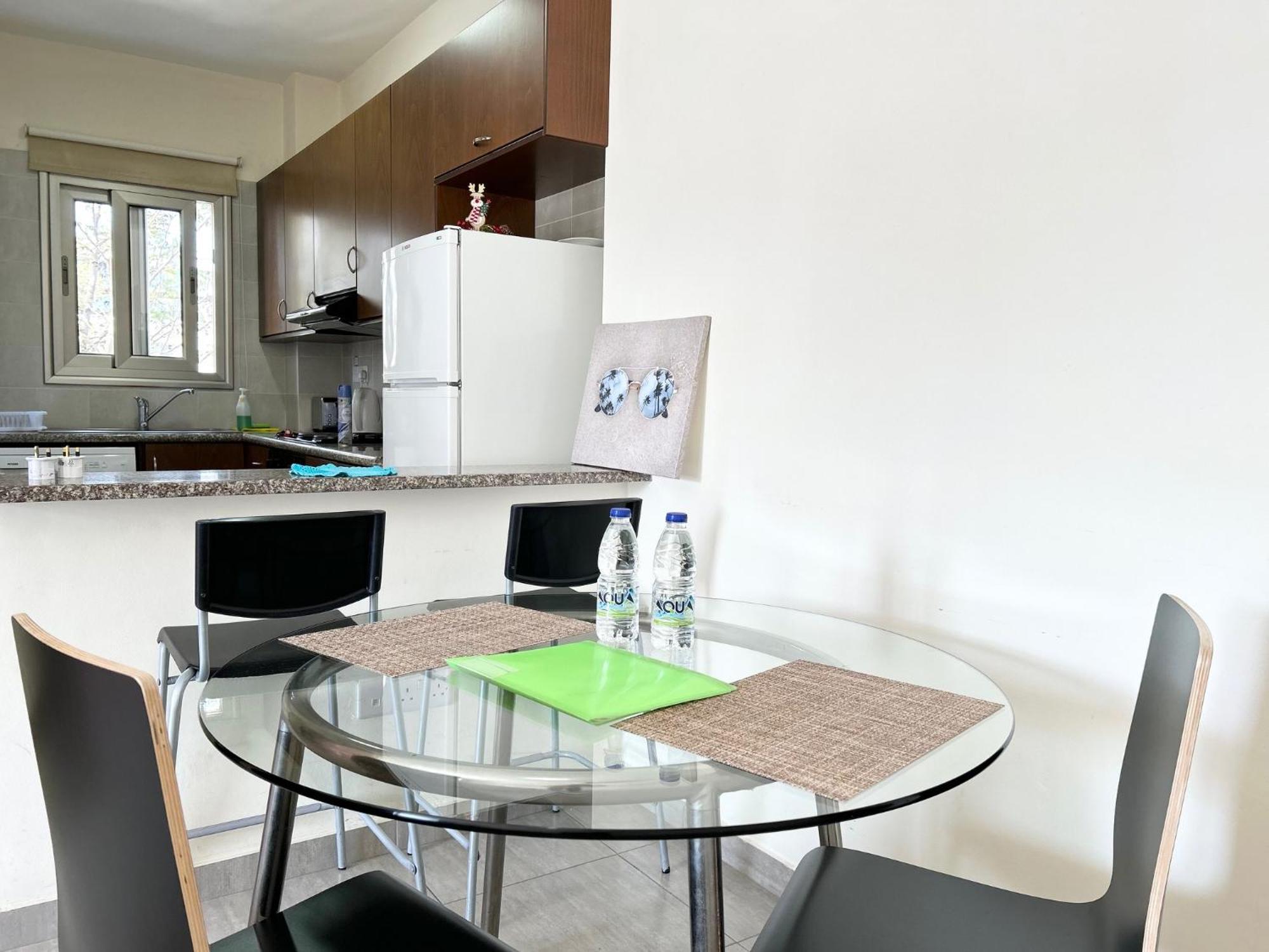 Sun Julz Apartments On The Beach Paphos ภายนอก รูปภาพ