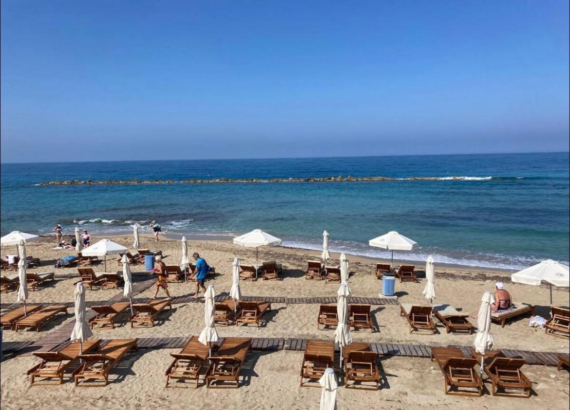 Sun Julz Apartments On The Beach Paphos ภายนอก รูปภาพ