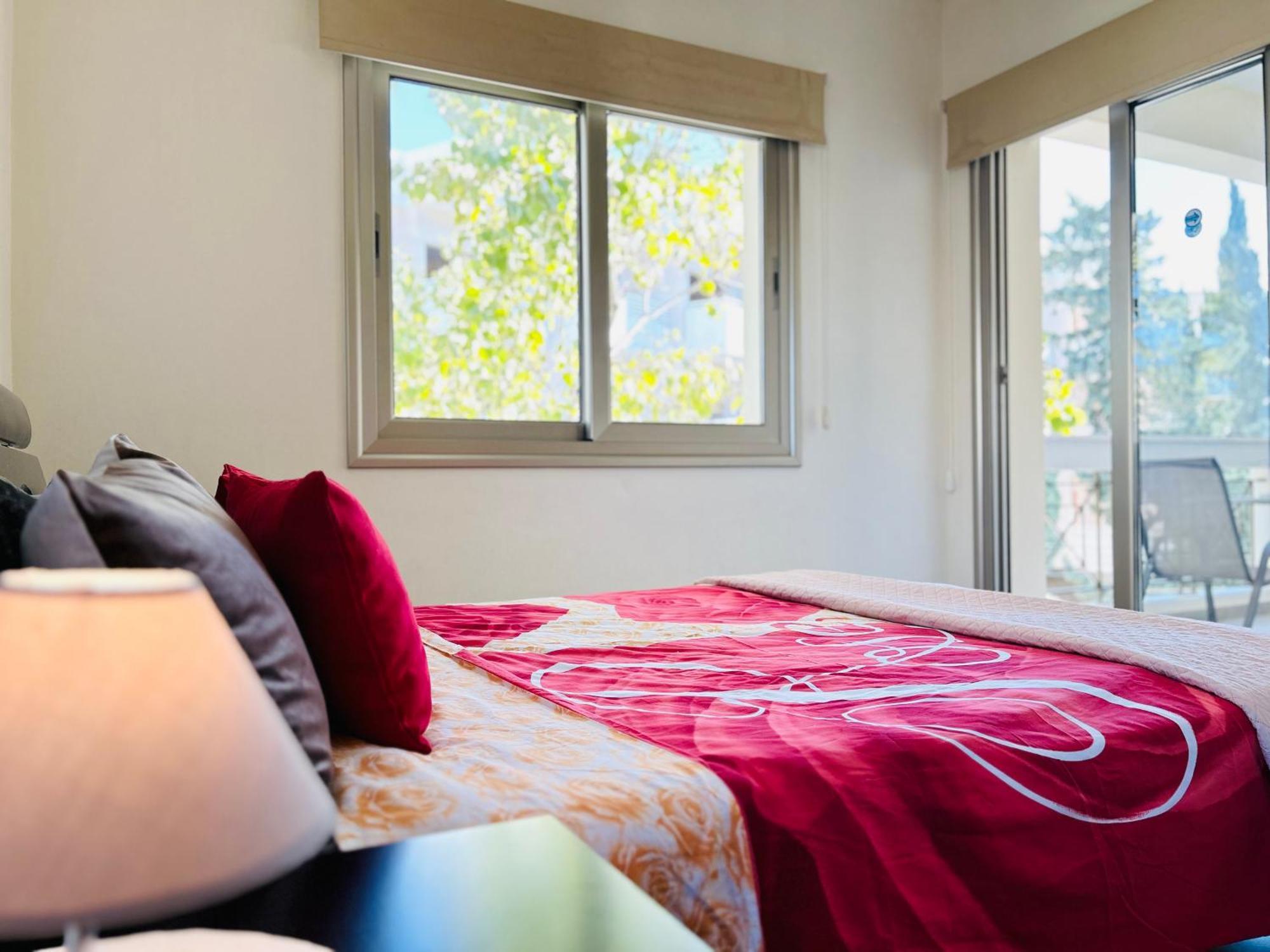 Sun Julz Apartments On The Beach Paphos ภายนอก รูปภาพ