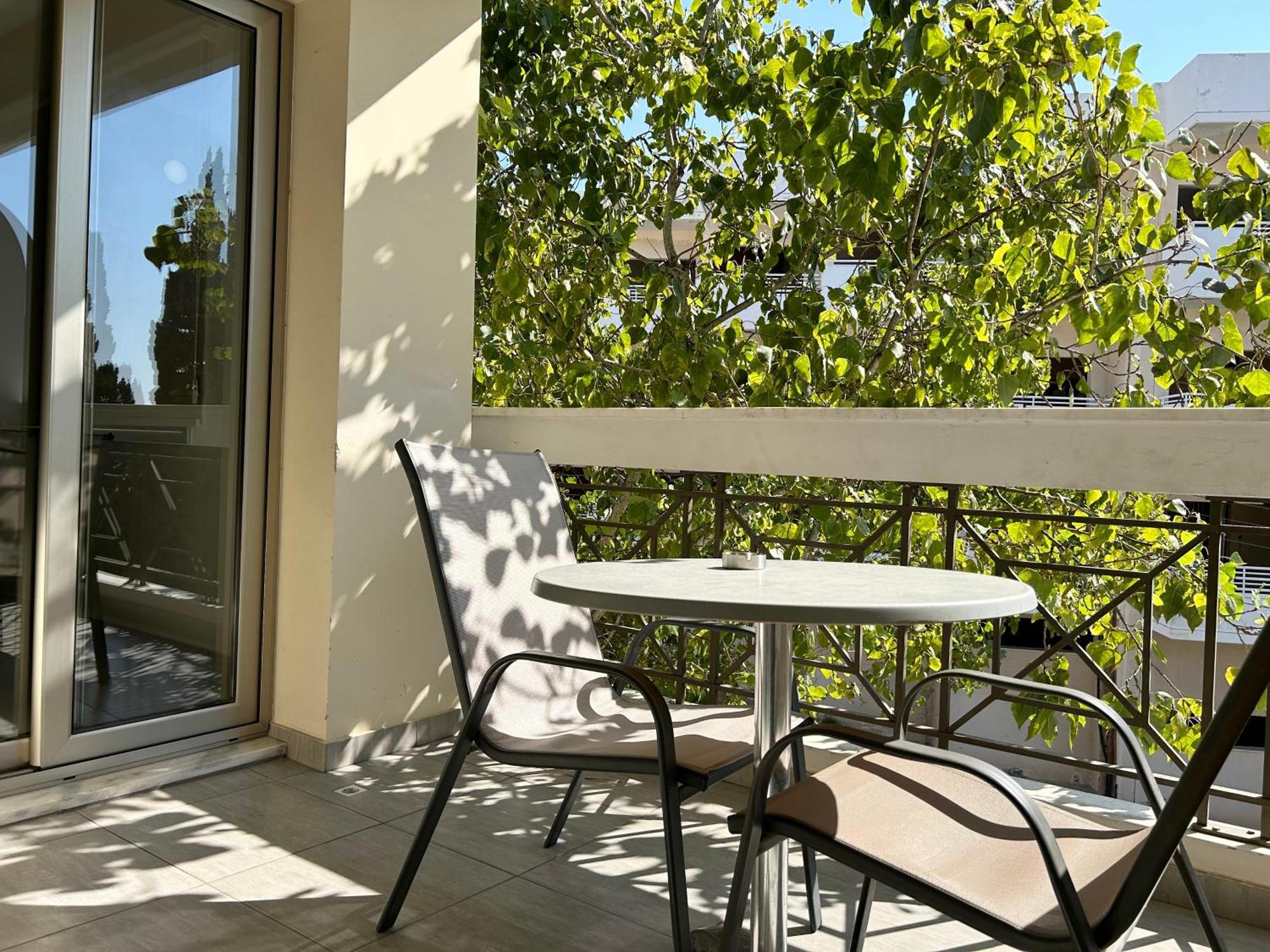 Sun Julz Apartments On The Beach Paphos ภายนอก รูปภาพ