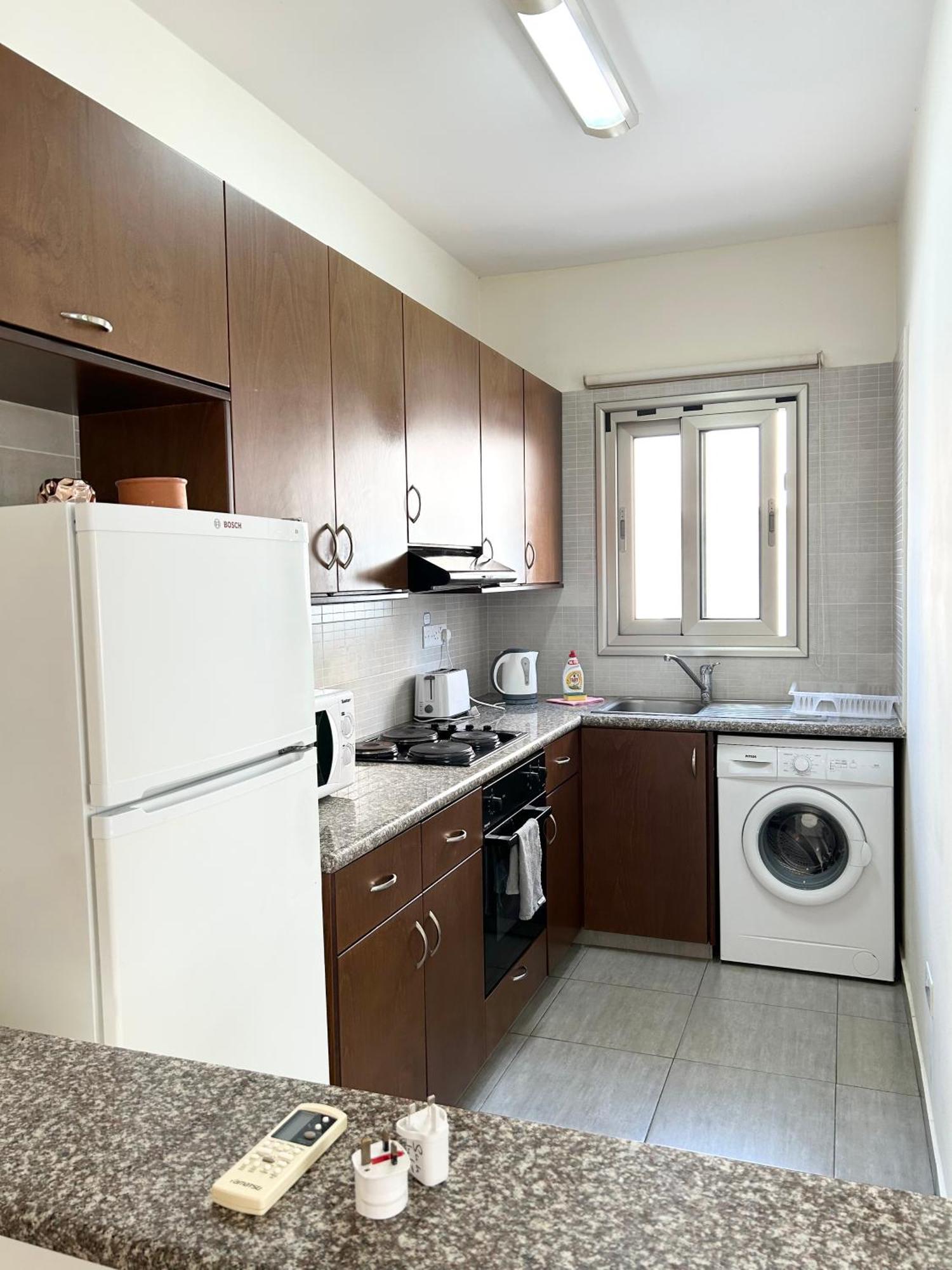 Sun Julz Apartments On The Beach Paphos ภายนอก รูปภาพ