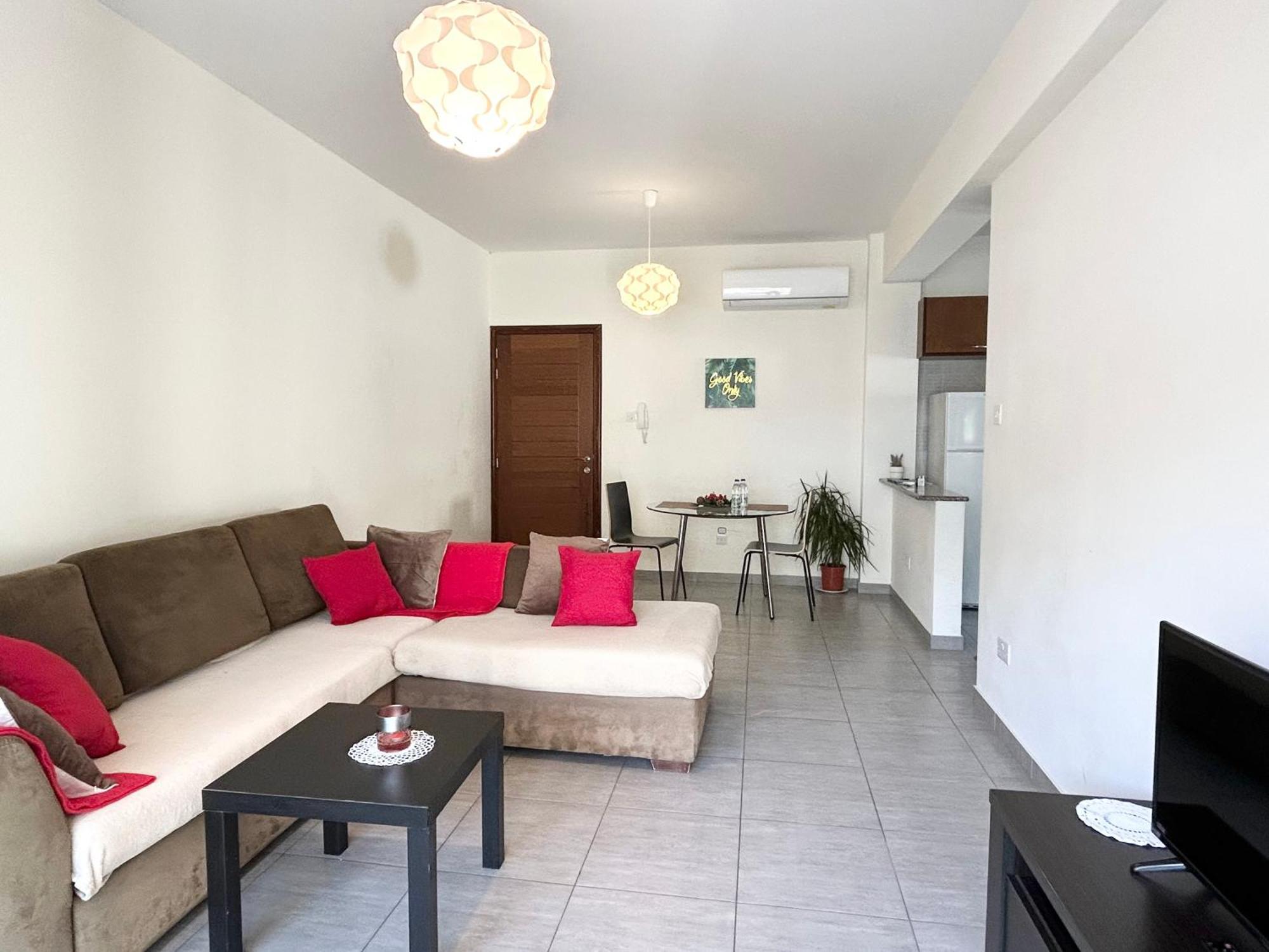 Sun Julz Apartments On The Beach Paphos ภายนอก รูปภาพ