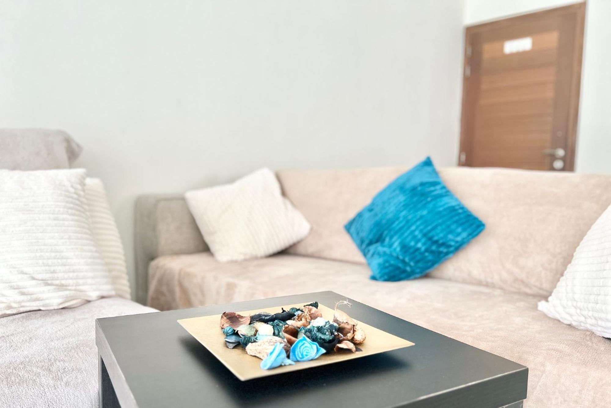 Sun Julz Apartments On The Beach Paphos ภายนอก รูปภาพ
