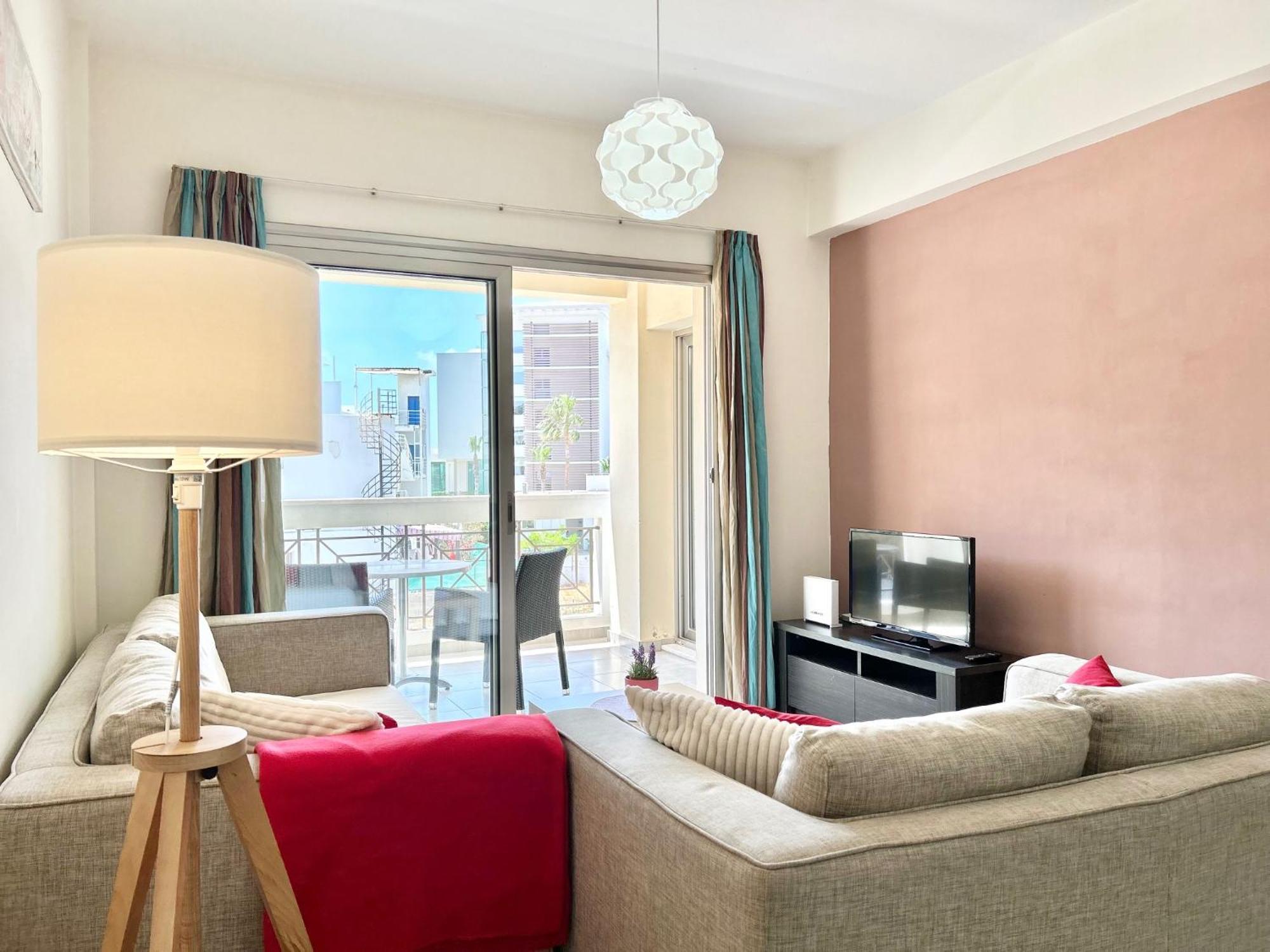 Sun Julz Apartments On The Beach Paphos ภายนอก รูปภาพ