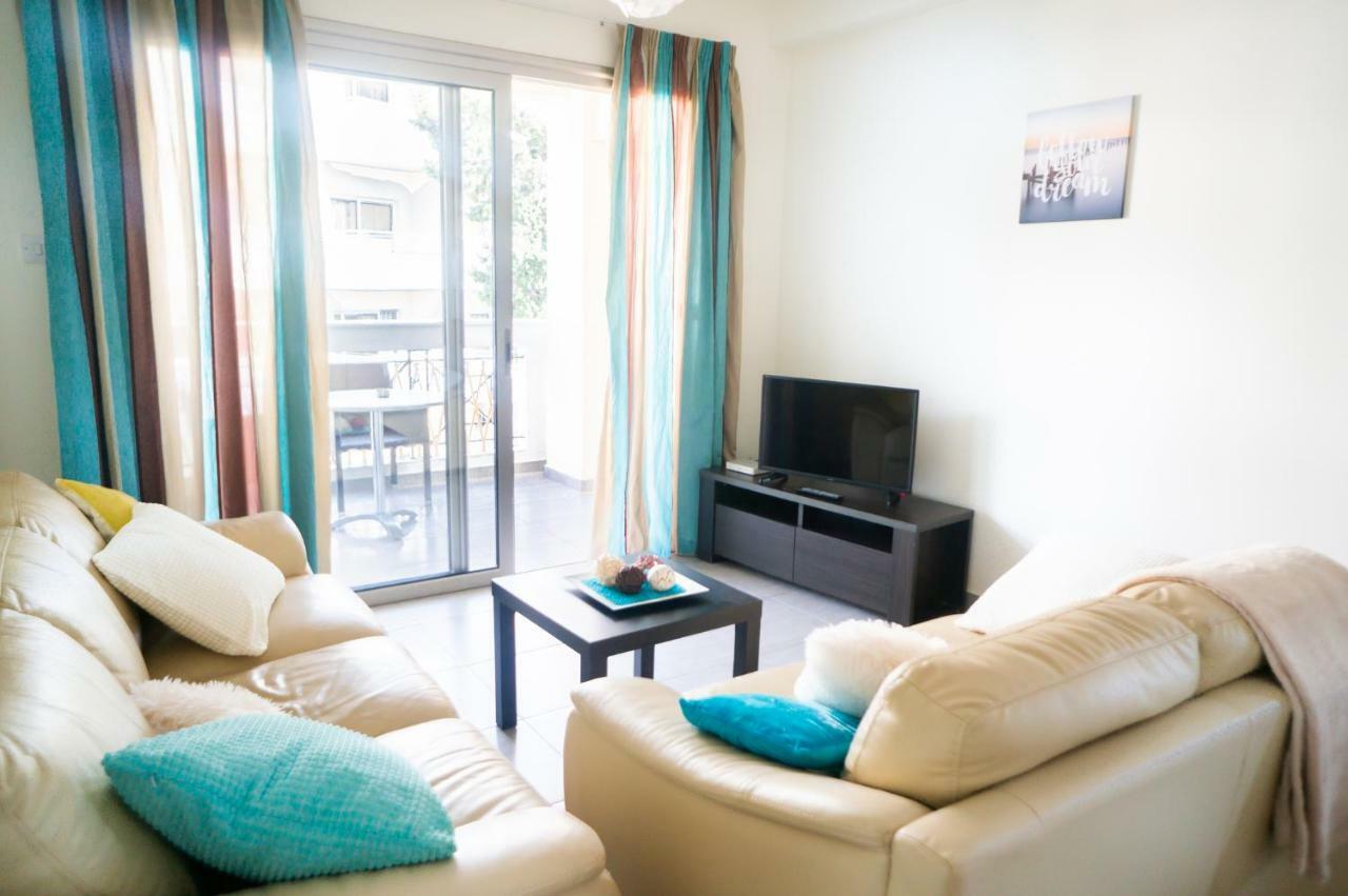 Sun Julz Apartments On The Beach Paphos ภายนอก รูปภาพ