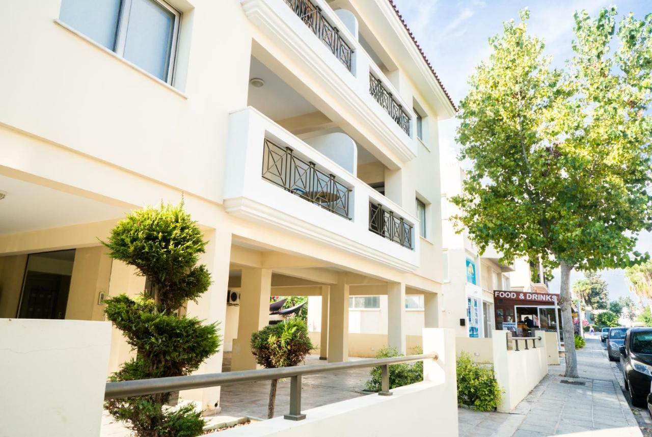 Sun Julz Apartments On The Beach Paphos ภายนอก รูปภาพ