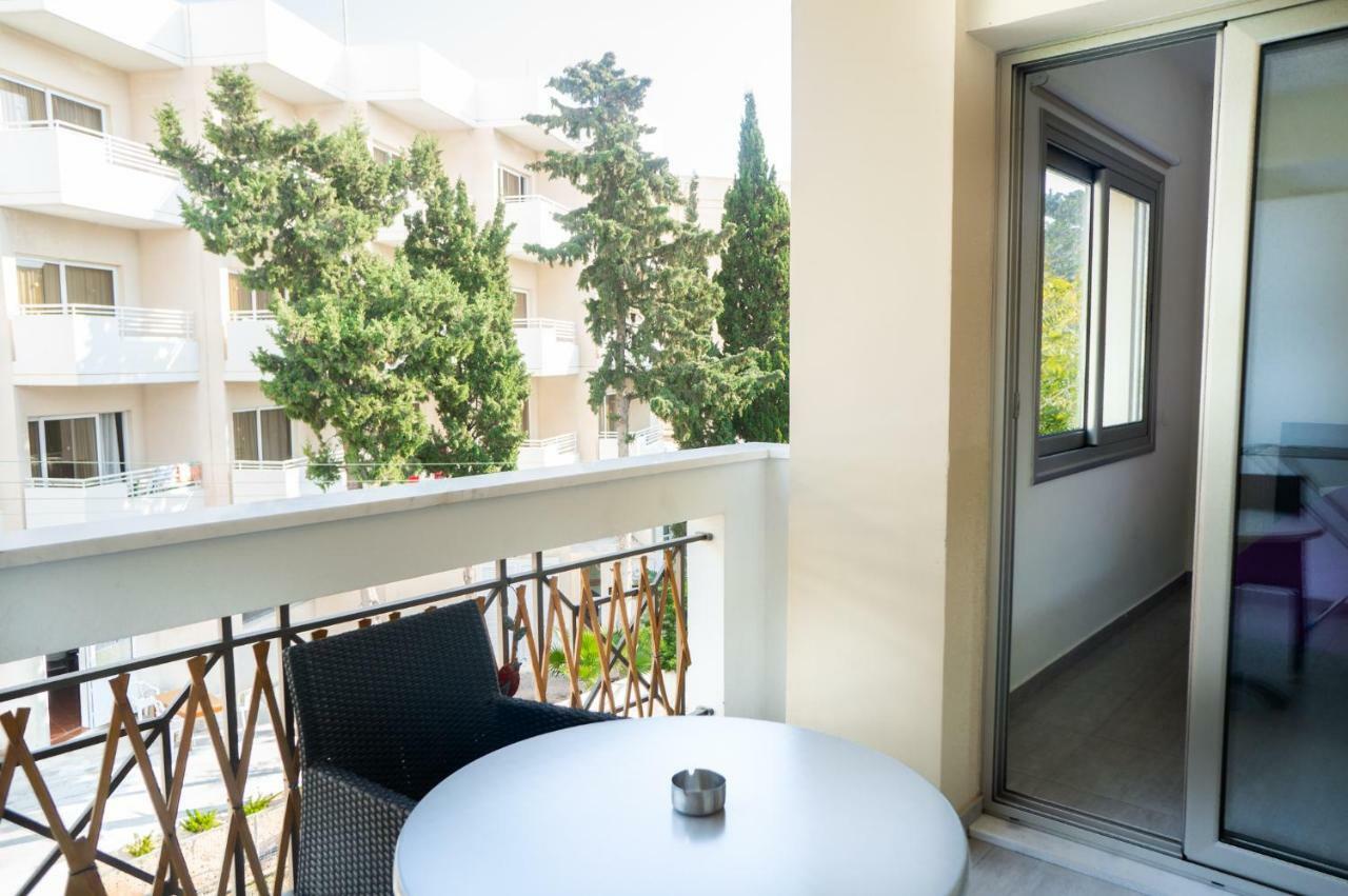 Sun Julz Apartments On The Beach Paphos ภายนอก รูปภาพ